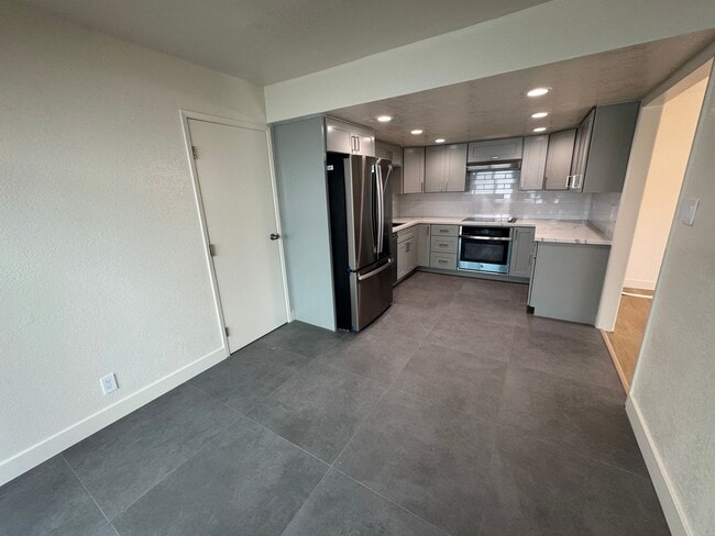 Building Photo - Beautifully Renovated 4-Bedroom Home in We...
