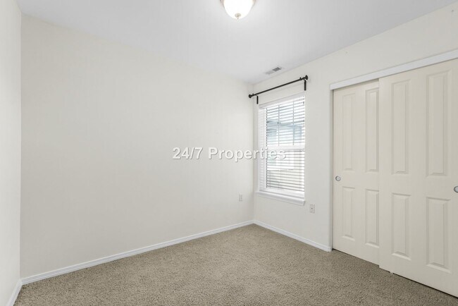 Building Photo - Enticing 3 Bed 1.5 Bath home in NE Salem!