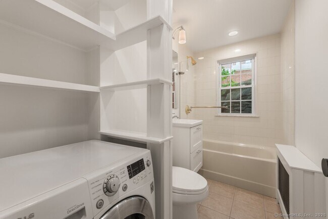 Building Photo - 10 Clarmore Dr