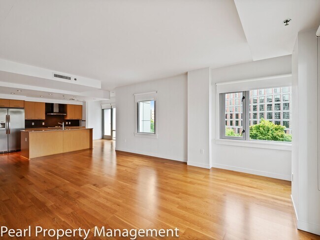 Building Photo - Waterfront Pearl - 1 bed/1.5 bath/den sw corner unit with parking/2 balconies/river view/most uti...