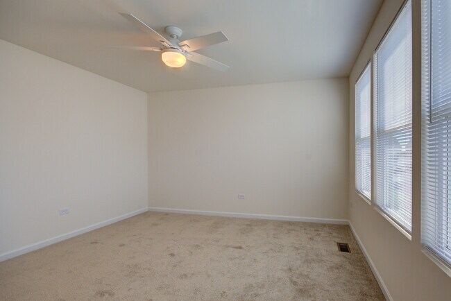 Building Photo - 5935 Hawkweed Dr