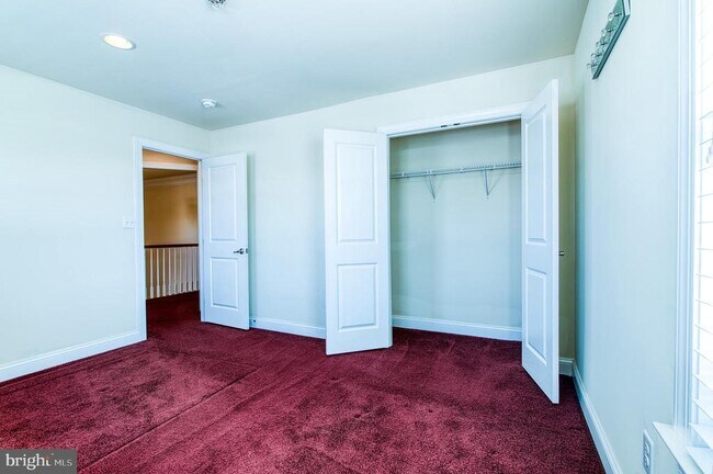 Building Photo - 315 Quarry Point Rd