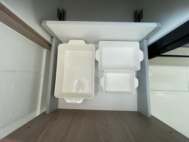 Building Photo - 302 NW 11th Ct