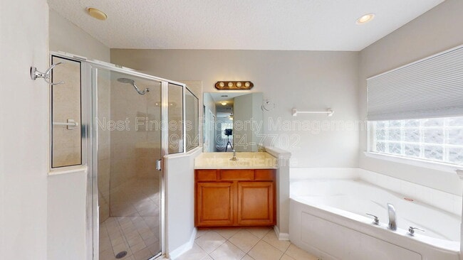 Building Photo - 14664 Falling Waters Dr