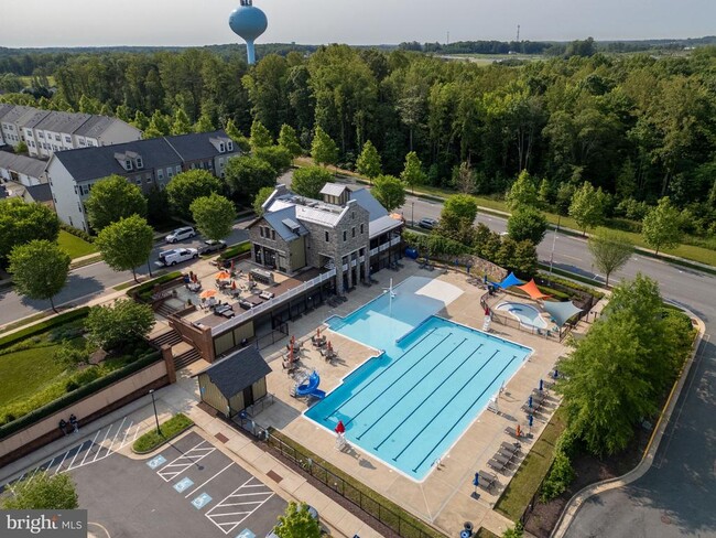 Building Photo - 214 Almond Dr