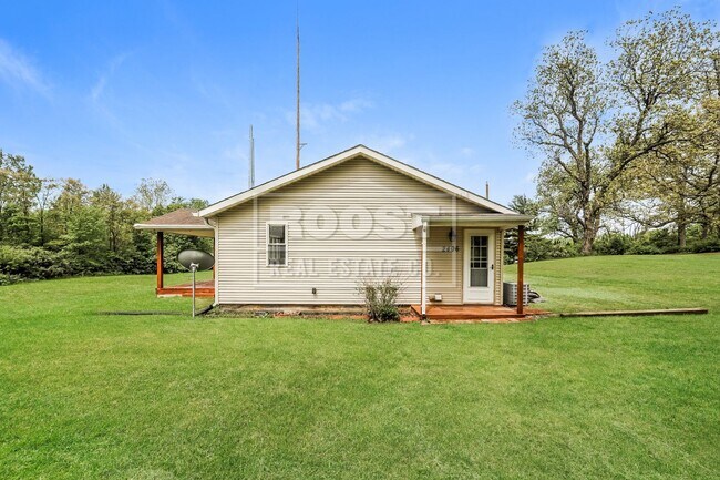 Building Photo - Three Bedroom Two Bath Single Family Home!