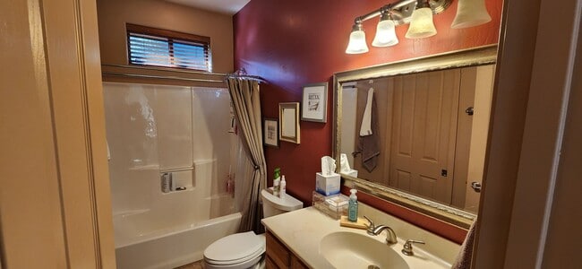 Building Photo - Beautiful Veiws From This Spacious Four Bedroom Home!