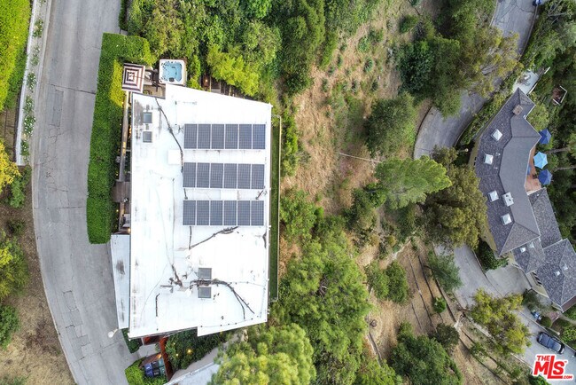 Building Photo - 9416 Beverlycrest Dr