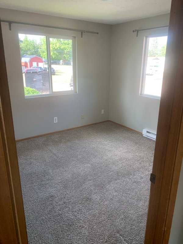 Building Photo - 610 Villard St
