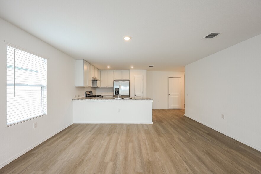 Building Photo - 11915 Cink Dr