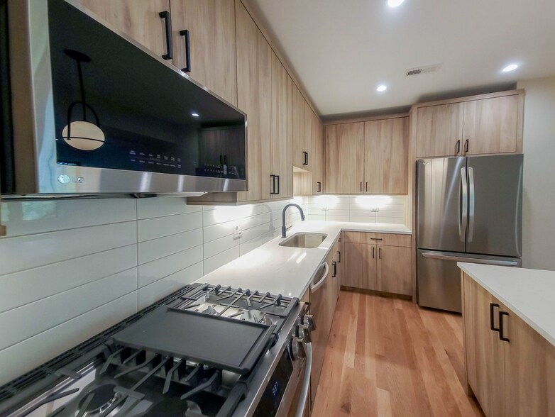 Building Photo - 4853 N Seeley Ave