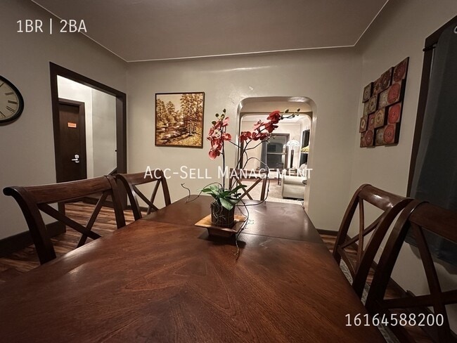 Building Photo - 643 Thomas St SE