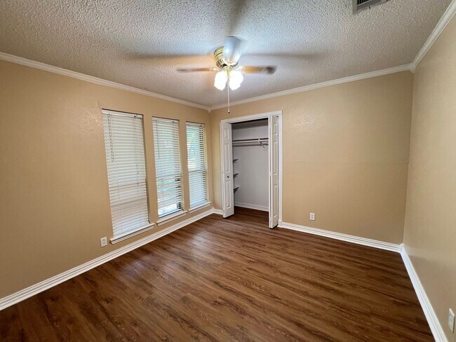 Building Photo - Shelmar Drive