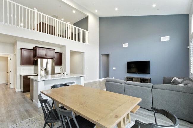 Building Photo - Springlake 3 Bedroom 3 Bathroom House