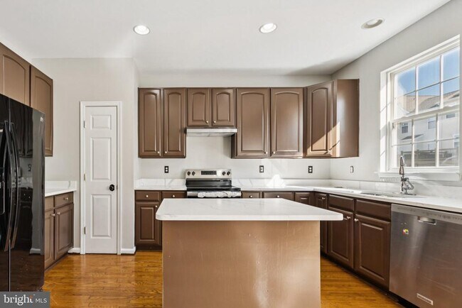 Building Photo - 120 Douglas Dr