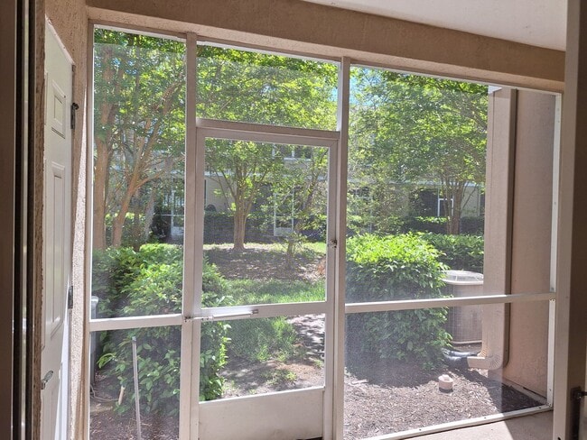 Building Photo - 8106 Summer Cove Ct