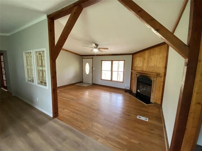 Building Photo - 185 S Valley Dr