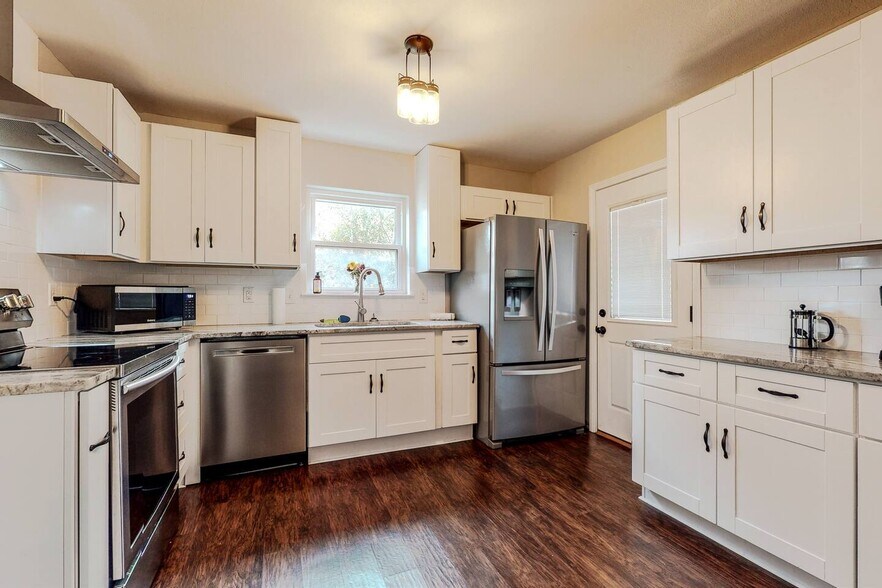Kitchen - 602 Ferretti Ave