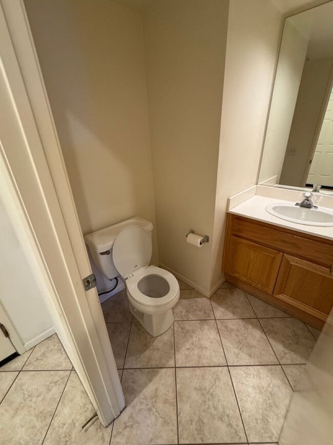 Building Photo - 3 Bedroom / 3 Bath Townhome Available Now! Chula Vista / San Miguel Ranch