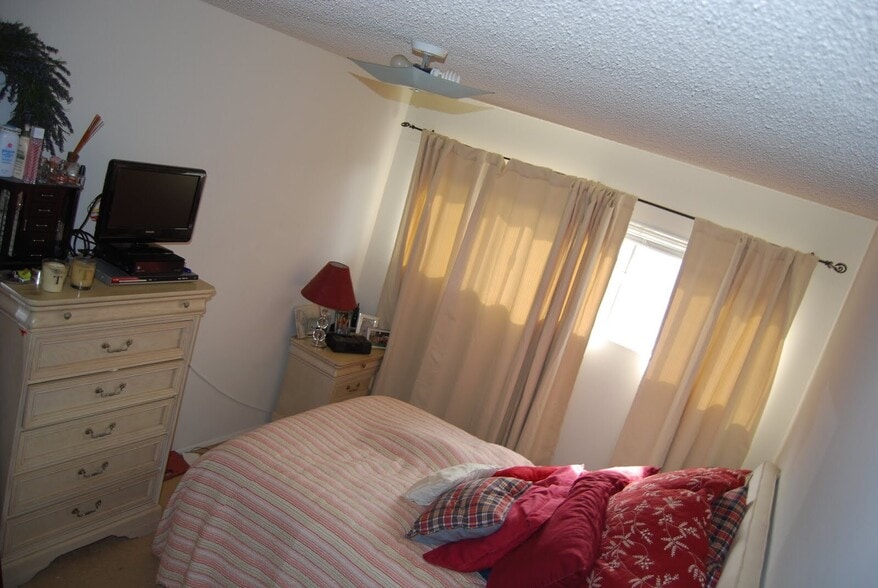 Building Photo - 2011 Rockefeller Ln