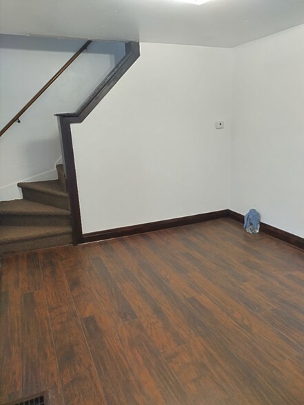 Building Photo - 1525 Clough Ave