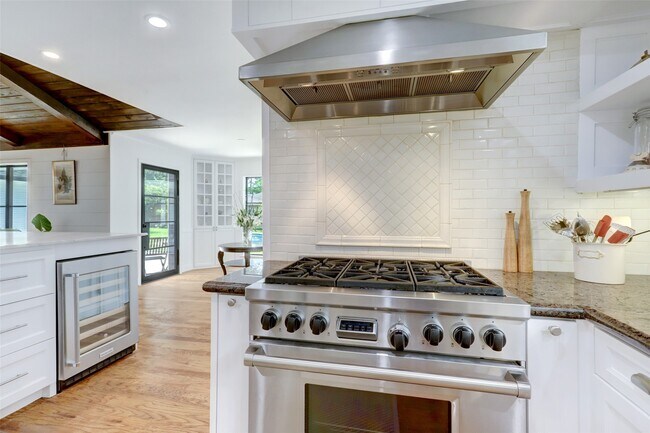 Building Photo - 12419 Mossycup Dr