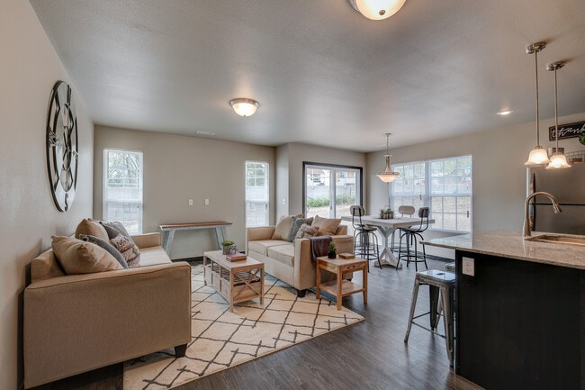 Building Photo - 1929 Broadway St