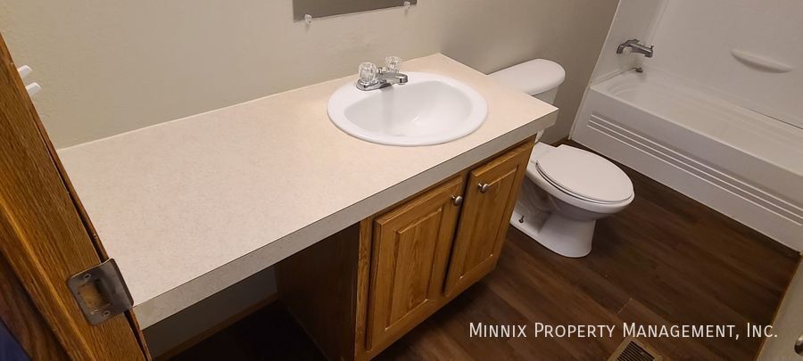 Building Photo - 304 SE 4th St