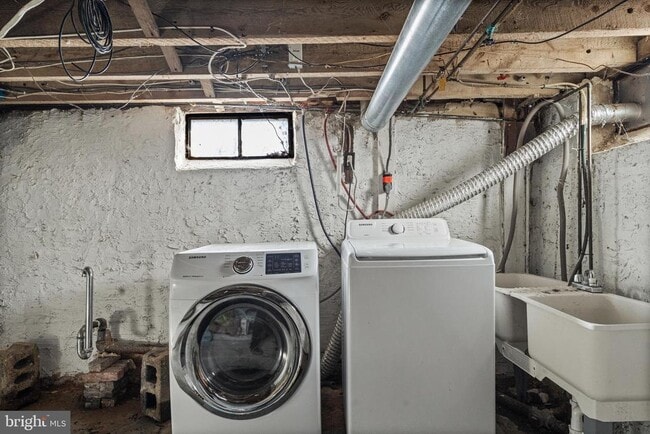 Building Photo - 923 N Main St