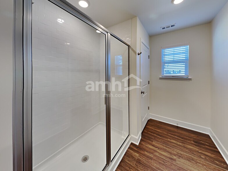 Building Photo - 3031 Esquire Dr