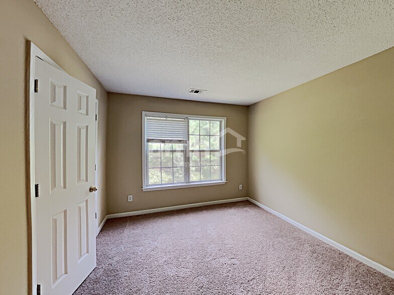 Building Photo - 150 Sessingham Ln