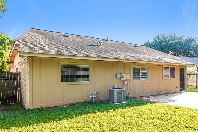 Building Photo - 10018 Spotted Horse Dr