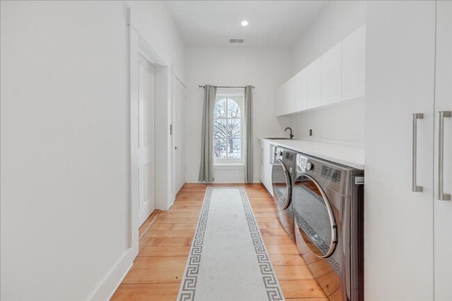 Building Photo - Historic, Character-Rich House - 3 Bed, 3 Bath (2 Full, 2 Half)