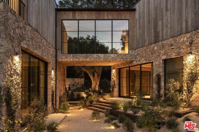 Building Photo - 3274 Oakdell Rd