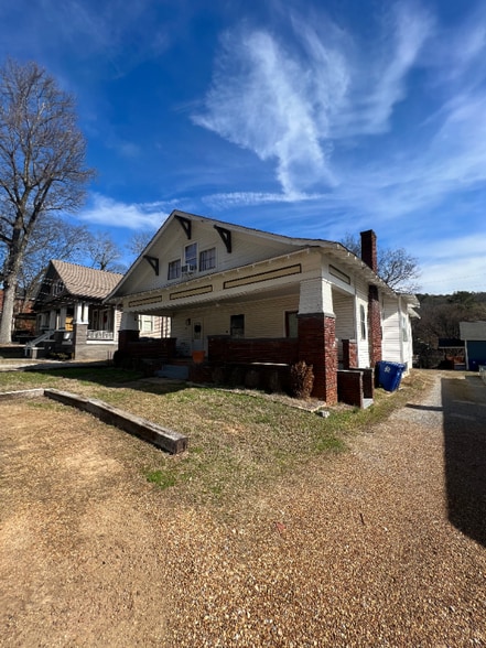 Building Photo - 4618 St Elmo Ave