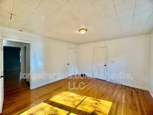 Building Photo - 1574 Lynn Rd