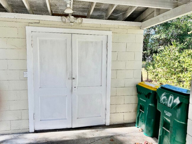 Building Photo - 604 N Kentucky Ave