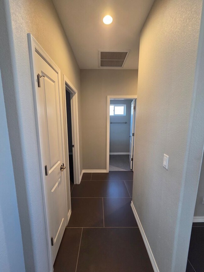 Building Photo - Beautiful new build-Never been lived in with pull through 3 car garage in Fort Mohave AZ