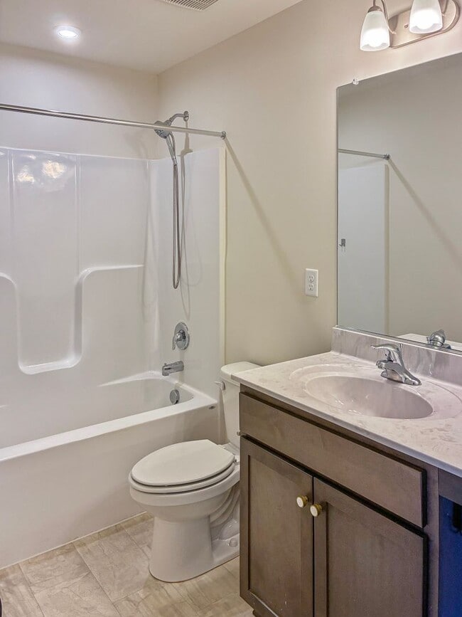 Building Photo - 4 Bedroom, 3.5 Bathroom in Magnolia Green