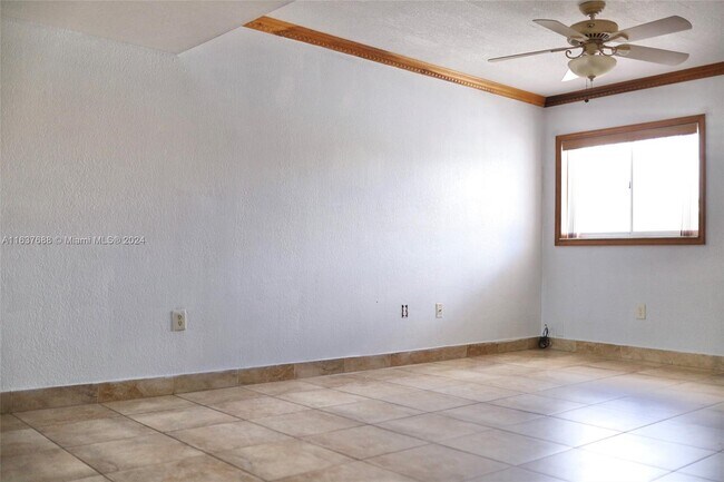 Building Photo - 1100 SW 104th Ct