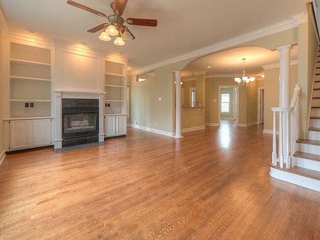 Building Photo - Harbor Town Home with Mother-In-Law Suite! All Major Appliances Included! Pets are welcome with o...