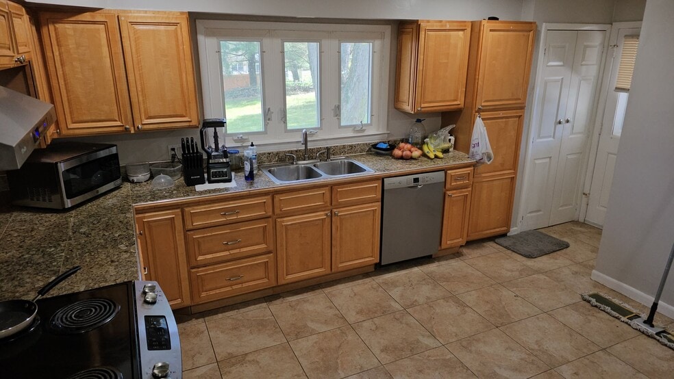 Building Photo - 2505 McKenzie Rd