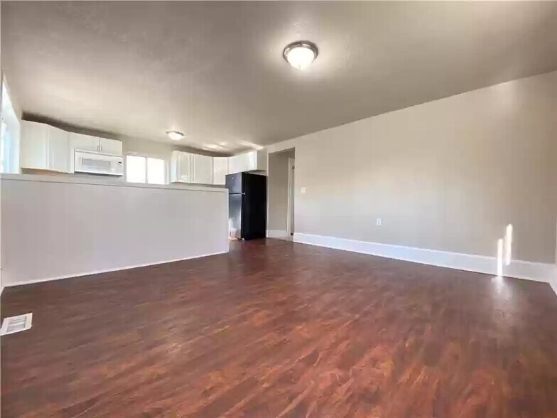 Building Photo - 1546 33rd St