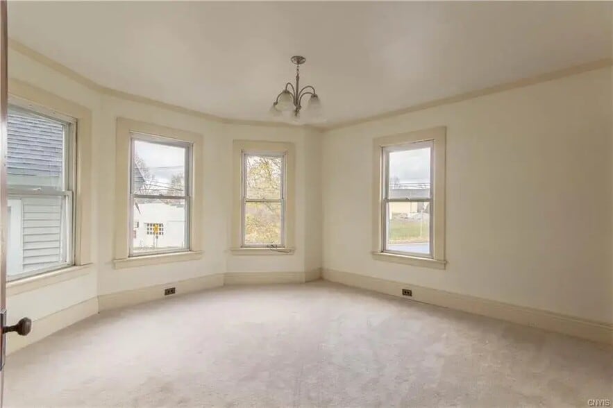 front larger bedroom - 307 Church St