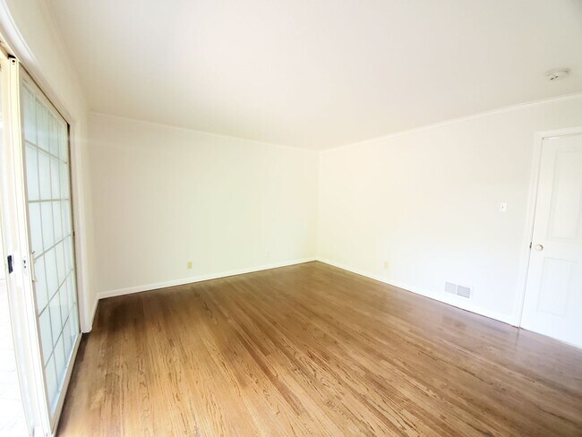 Building Photo - Hillsborough home with Bay views