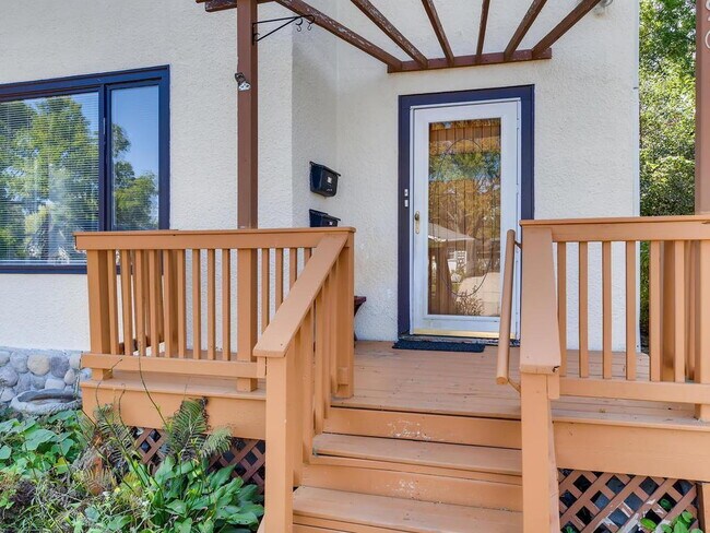 Building Photo - Rare Find: 2BR With Private Rooftop Deck, Bryn Mawr