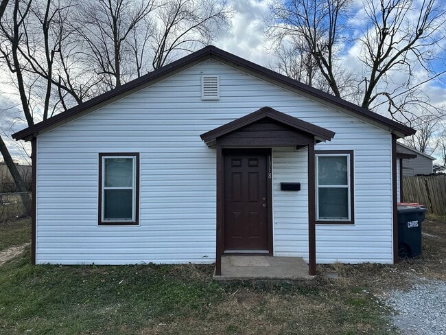 Building Photo - 2 Bedroom, 1 Bathroom Home with large backyard, near Downtown Springdale