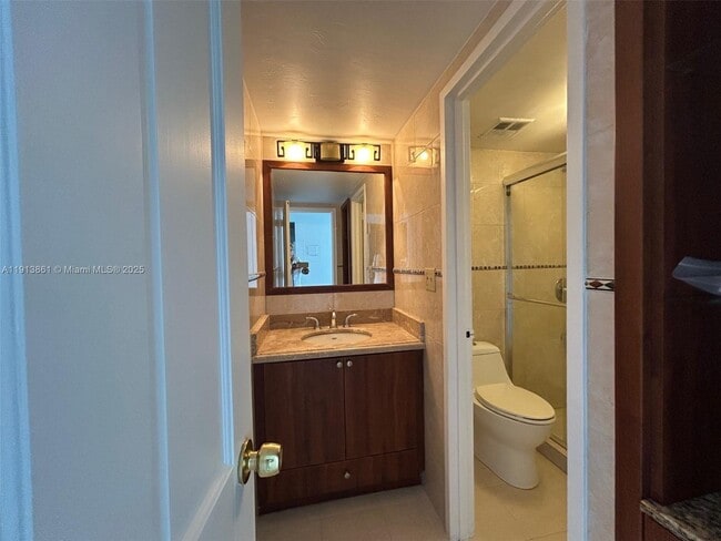 Building Photo - 2899 Collins Ave