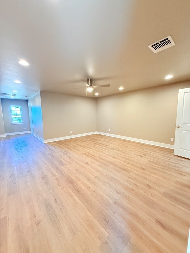 Building Photo - 520 Nabi Dr