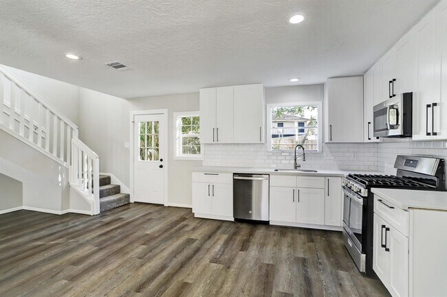 Building Photo - 15006 Elstree Dr